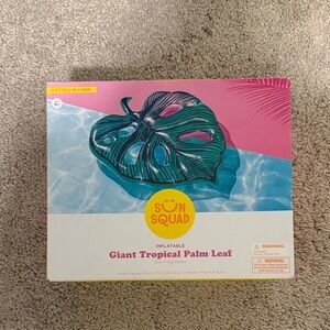 Sun Squad Inflatable Palm Leaf